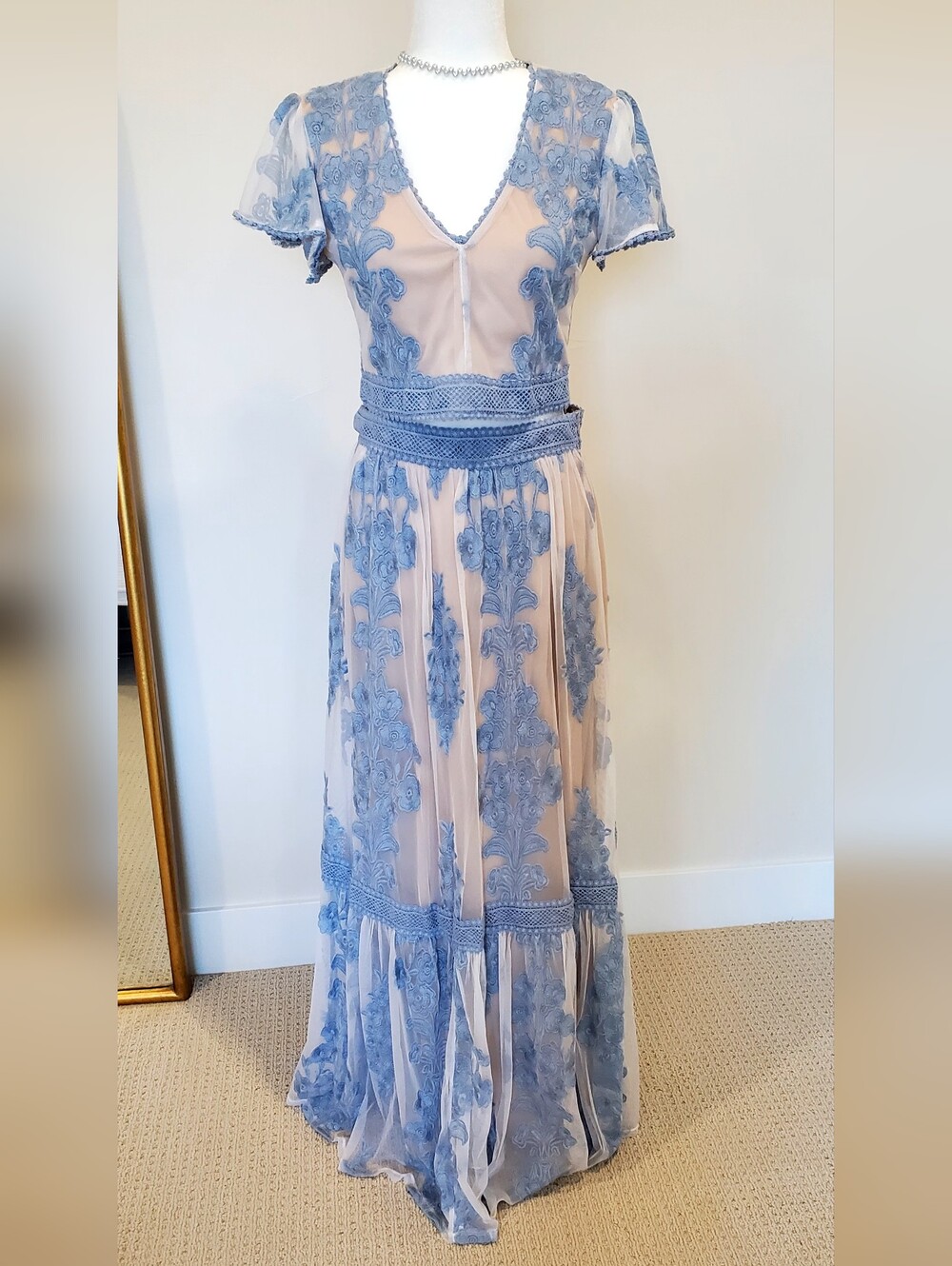 Altar'd State Top+Skirt Cream/Blue Floral Embroidered Chantilly Lace Overlay M/L
